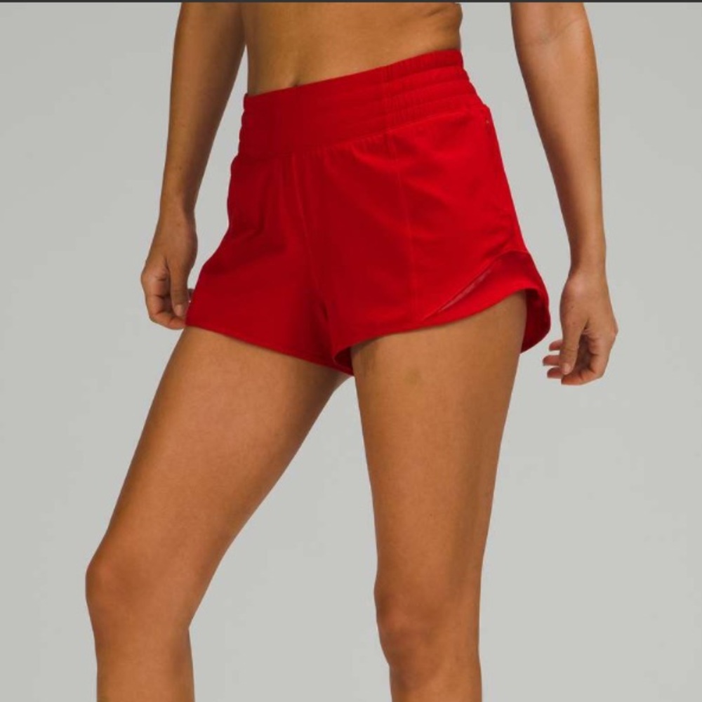 Lululemon hotty hot 2.5in high rise shorts